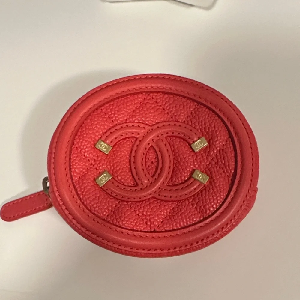 CHANEL Red Pebbled Caviar Leather Round CC Filigree Coin Purse - Picture 3 of 7